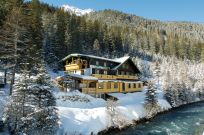 Skivakantie Wintersport Uttendorf im Pinzgau Clubgasthof Paletti Haupthaus und Nebenhaus