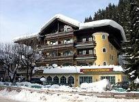 Skivakantie Wintersport Filzmoos Hote Bischofsmütze Haupthaus und Nebenhaus
