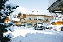 Skivakantie Wintersport Reith bei Kitzbühel Hotel Jagdhof Hubertus Haupthaus Nebenhaus